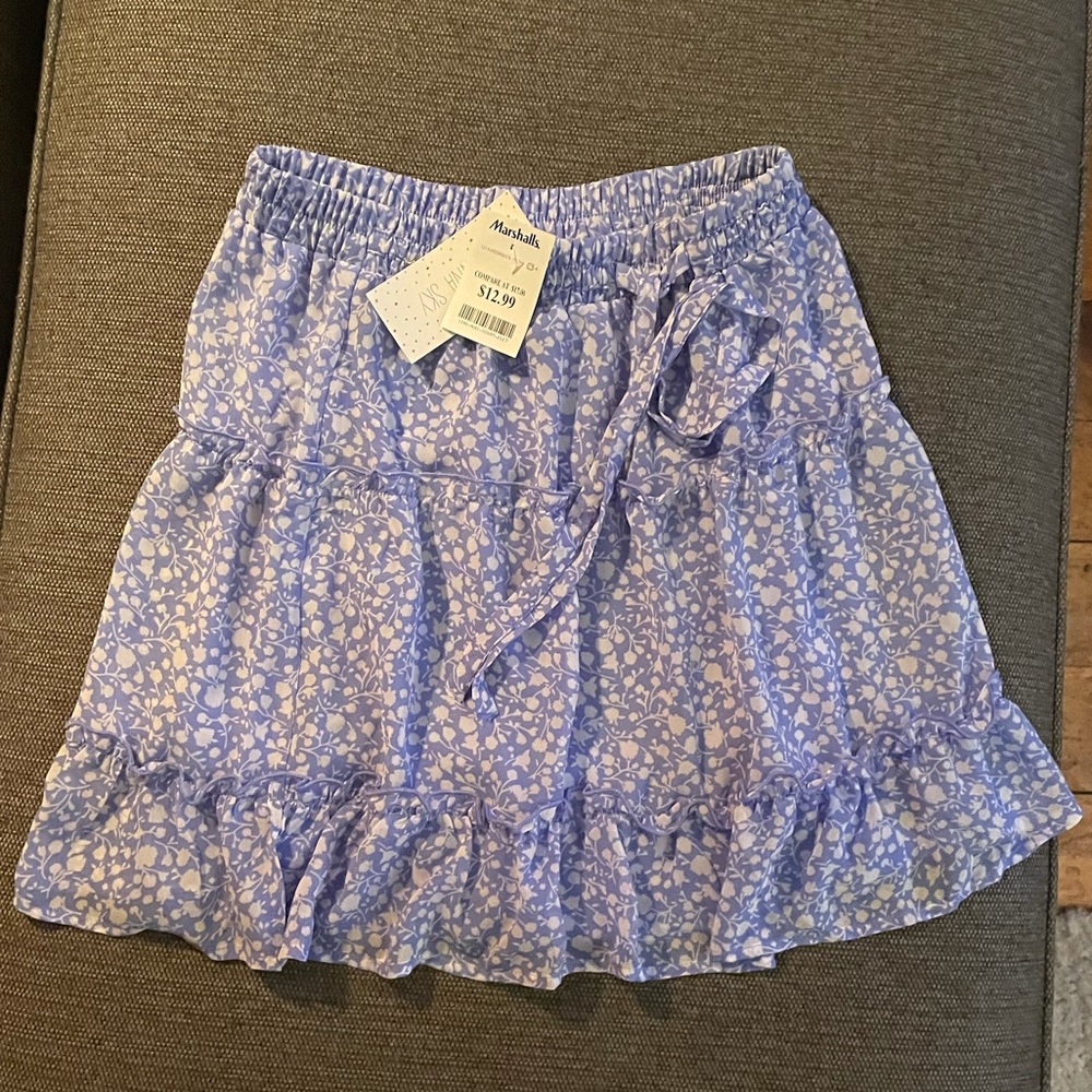 Flowy floral skirt, new with tags